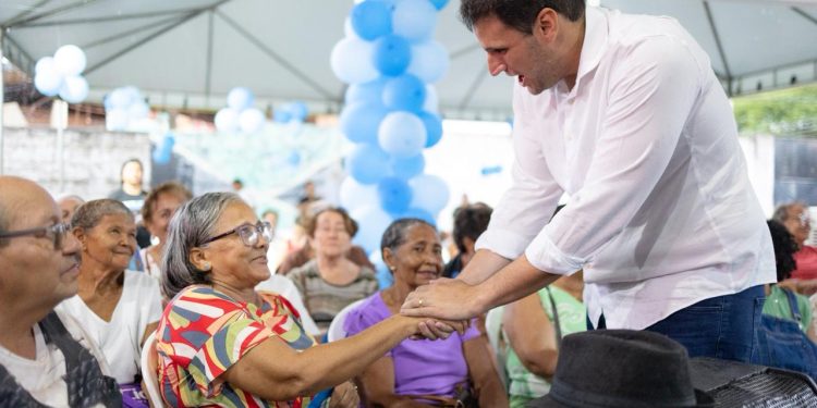 EM RODA DE CONVERSA COM IDOSOS, ORLEANS ASSUME COMPROMISSO COM A TERCEIRA IDADE