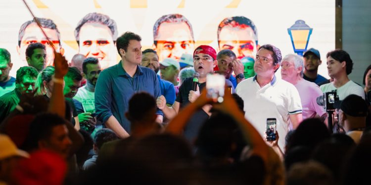 ORLEANS BRADÃO AGRADECE CARINHO DE MORADORES DA ÀREA DA MADRE DEUS E CONFIRMA COMPROMISSO COM O DESENVOÇVIMENTO DE SÃO LUÍS