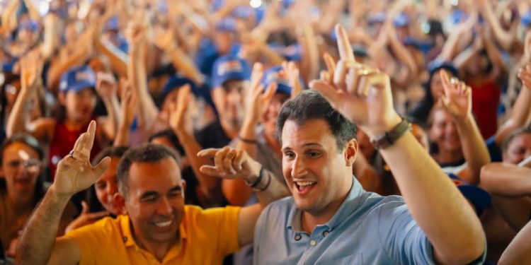 POPULACAO DE SÃO RAIMUNDO DAS MANGABEIRAS, DECLARAM APOIO A ORLEANS BRANDÃO