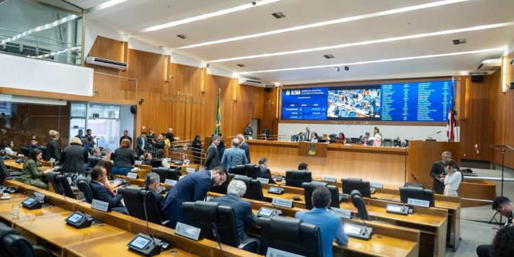 Assembleia define comissão que atuará durante o recesso parlamentar