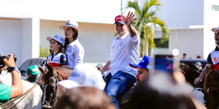 ORLEANS BRANDÃO PARTICIPA DA MISSA DO VAQUEIRO E DESTACA A FORÇA DA TRADIÇÃO SERTANEJA NA 34ª VAQUEIJADA DE COLINAS