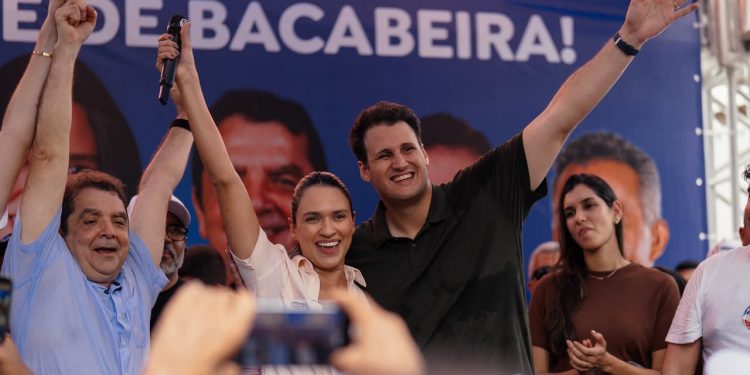 EM BACABEIRA, ORLEANS REFORÇA COMPROMISSO COM EMPREGOS DA ZPE E ANUNCIA HOSPITAL REGIONAL NO PLANO DE GOVERNO