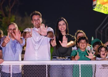ORLEANS E EDIVALDO PERCORREM BAIRROS DE SÃO LUÍS EM CARREATA MARCADA POR MANIFESTAÇÕES POPULAR