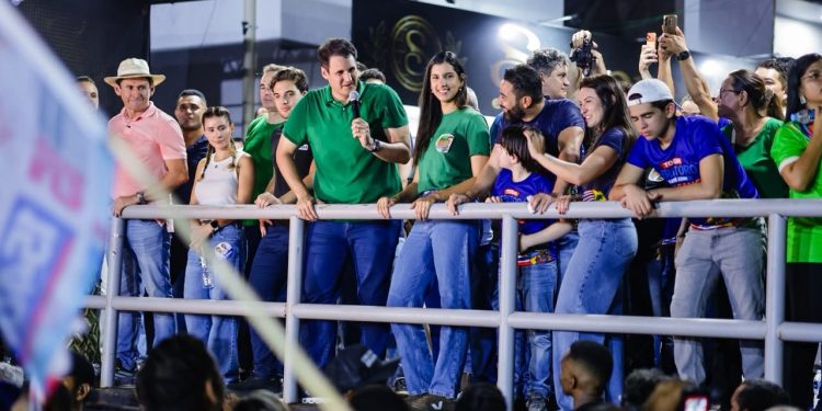 ORLEANS BRANDÃO ARRASTA MULTIDÃO EM PERITORÓ E AFIRMA ESTA PRONTO PARA “SER O MELHOR GOVERNADOR QUE O MARANHÃO JÁ VIU