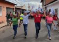 WEVERTON E EDIVALDO RECEBEM CARINHODA POPULAÇÃO DURANTE CAMINHADA NO SÃO BERNARDO