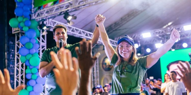 ORLEANS BRANDÃO PARTICIPA DE LANÇAMENTO DA CANDIDATURA DE IRACEMA VALE EM ATO QUE REÚNE 1O MIL PESSOAS
