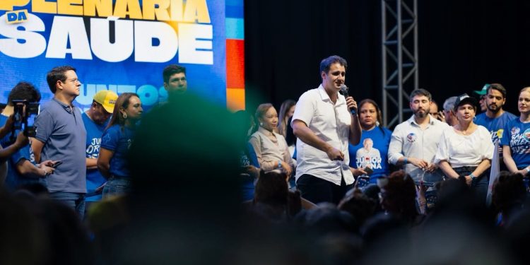 DURANTE PLENARIO DA SAÚDE, ORLEANS BRANDÃO DEFENDE VALORIZAÇÃO DOS DOS PROFICIONAIS E APRESENTA COMPROMISSOS PARA O SETOR