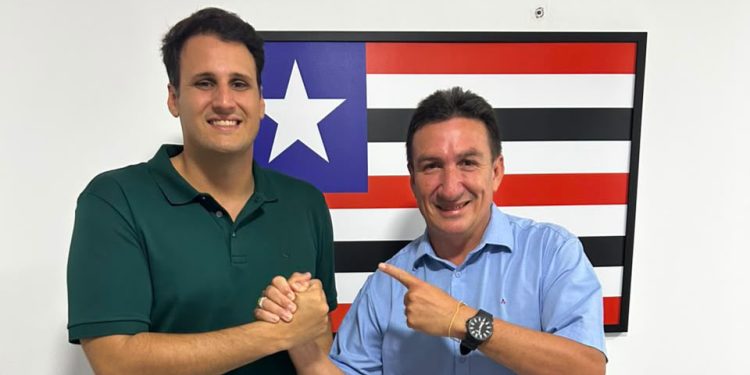 ORLEANS BRANDÃO REÚNE-SE COM PREFEITO DE TUTÓIA E REFORÇA COMPROMISSO COM O MUNICÍPIO