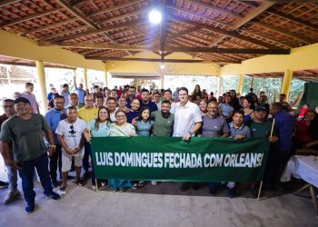 ORLEANS BRANDÃO GARANTE CONSTRUÇÃO DO CAIS DE SÃO LUÍS DOMINGUES DURANTE ENCONTRO COM A POPULAÇÃO