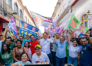 EM CAMINHADA HISTÓRICA NA RUA GRANDE, ORLEANS BRANDÃO MOBILIZA MULTIDÃO E REFORÇA PROPOSTAS PARA SÃO LUÍS