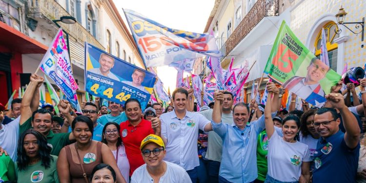 EM CAMINHADA HISTÓRICA NA RUA GRANDE, ORLEANS BRANDÃO MOBILIZA MULTIDÃO E REFORÇA PROPOSTAS PARA SÃO LUÍS