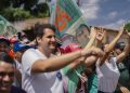 Orleans Brandão recebe apoio da prefeita Paula do Quininha e de lideranças durante caminhada em Itinga