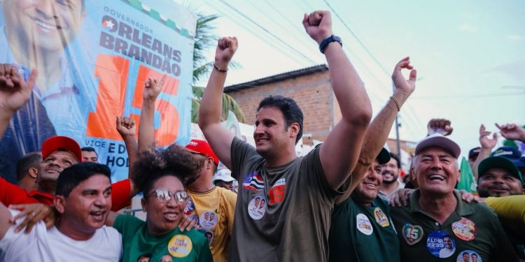 Motocada e arrastão gigantes mostram que Matinha está fechada com Orleans Brandão