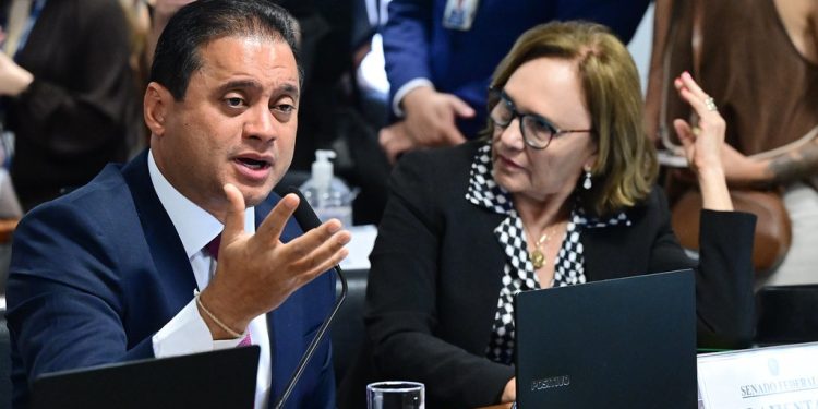 WEVERTON ROCHA COMEMORA A PROVAÇÃO DA PEC DO 6X1 NA CCJ E DIZ QUE A LUTA CONTINUA