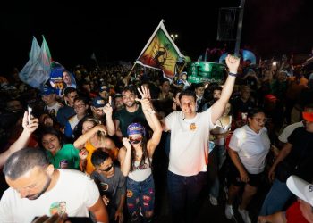 COM 18 MIL PESSOAS NAS RUAS, CAXIAS ABRAÇA ORLEANS BRANDÃO E DMOSTRA FORÇA DE SUA CANDIDATURA