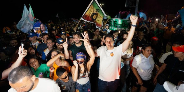 COM 18 MIL PESSOAS NAS RUAS, CAXIAS ABRAÇA ORLEANS BRANDÃO E DMOSTRA FORÇA DE SUA CANDIDATURA