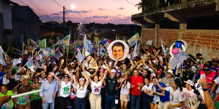 COM 20 MIL PESSOAS NAS RUAS, ORLEANS BRANDÃO MOSTRA MIS UMA VEZ SUA FORÇA EM PAÇO DO LUMIAR NA CORRIDA PELO GOVERNO DO MARANHÃO