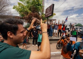 ORLEANS BRANDÃO REÚNE MULTIDÃO, MOBILIZA BACABAL E MOSTRA FORÇA NA RETA FINAL