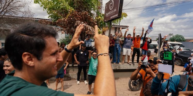 ORLEANS BRANDÃO REÚNE MULTIDÃO, MOBILIZA BACABAL E MOSTRA FORÇA NA RETA FINAL