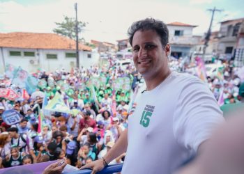 BETO CASTRO REÚNE MUTIDÃO NO BAIRRO DE FÁTIMA EM ARRASTÃO DA ILHA EM APOIO AO ORLEANS BRANDÃO