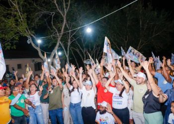 PREFEITO WALLAS ROCHA MOBILIZA MILHARES DE PESSOAS EM ENCONTRO COM MAEDJA CAMPOS NO BAIRRO MULTIRÃO