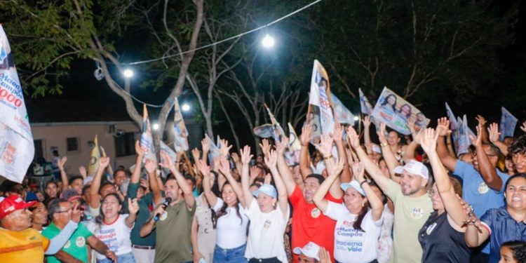 PREFEITO WALLAS ROCHA MOBILIZA MILHARES DE PESSOAS EM ENCONTRO COM MAEDJA CAMPOS NO BAIRRO MULTIRÃO