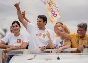 A DOIS DIAS DE ELEIÇÕES, PORTO FRANCOFAZ GRANDE ATO E LEVA O 15 DE  ORLEANS BRANDÃO ÀS RUAS