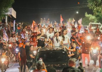 EM CAXIAS, ORLEANS BRANDÃO PARTICIPA DE GRANDE CARREATA PELAS RUAS DA CIDADE
