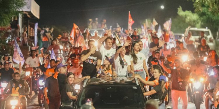 EM CAXIAS, ORLEANS BRANDÃO PARTICIPA DE GRANDE CARREATA PELAS RUAS DA CIDADE